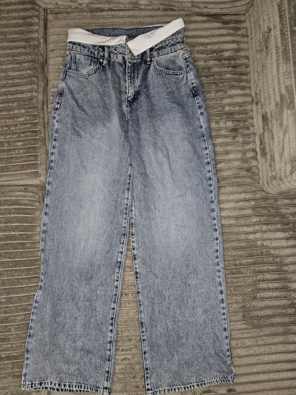 Fashion Nova - Light Wash High-Rise Straight Leg Jeans Medium - J10